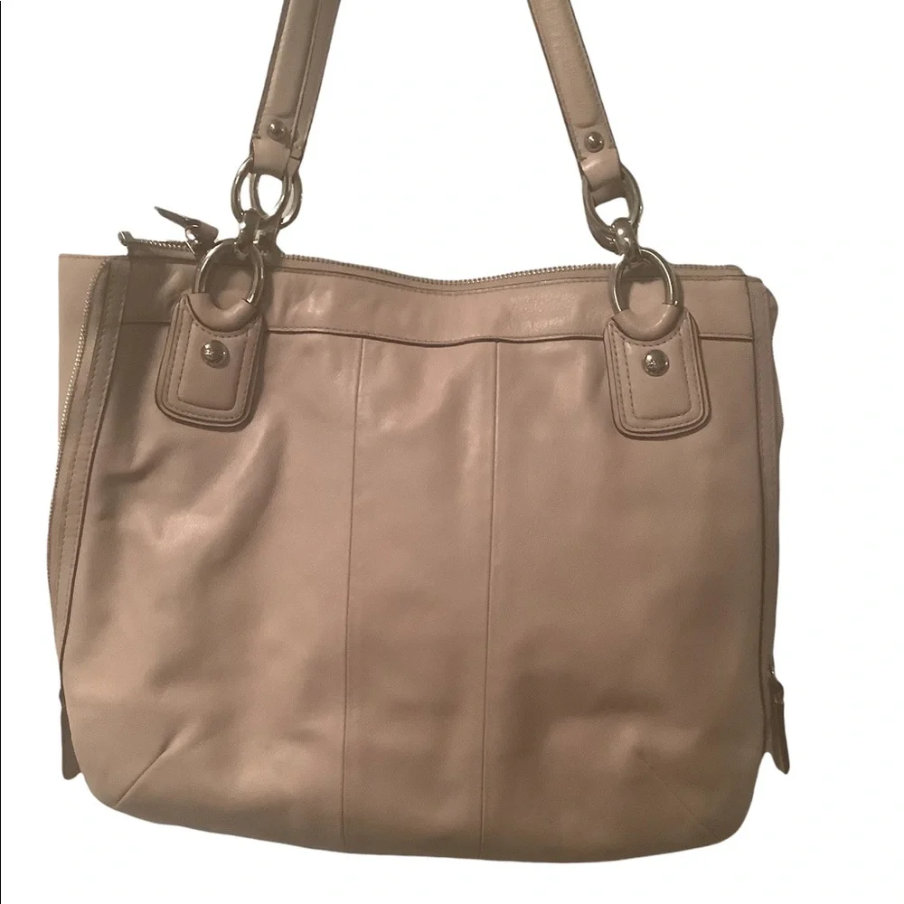 Coach expandable sides